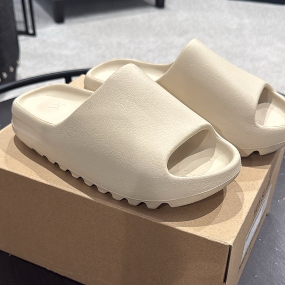 Sandals_&_Flip_Flops